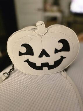 Mad Engine White Pumpkin Face Crossbody Bag - Playful Halloween Purse